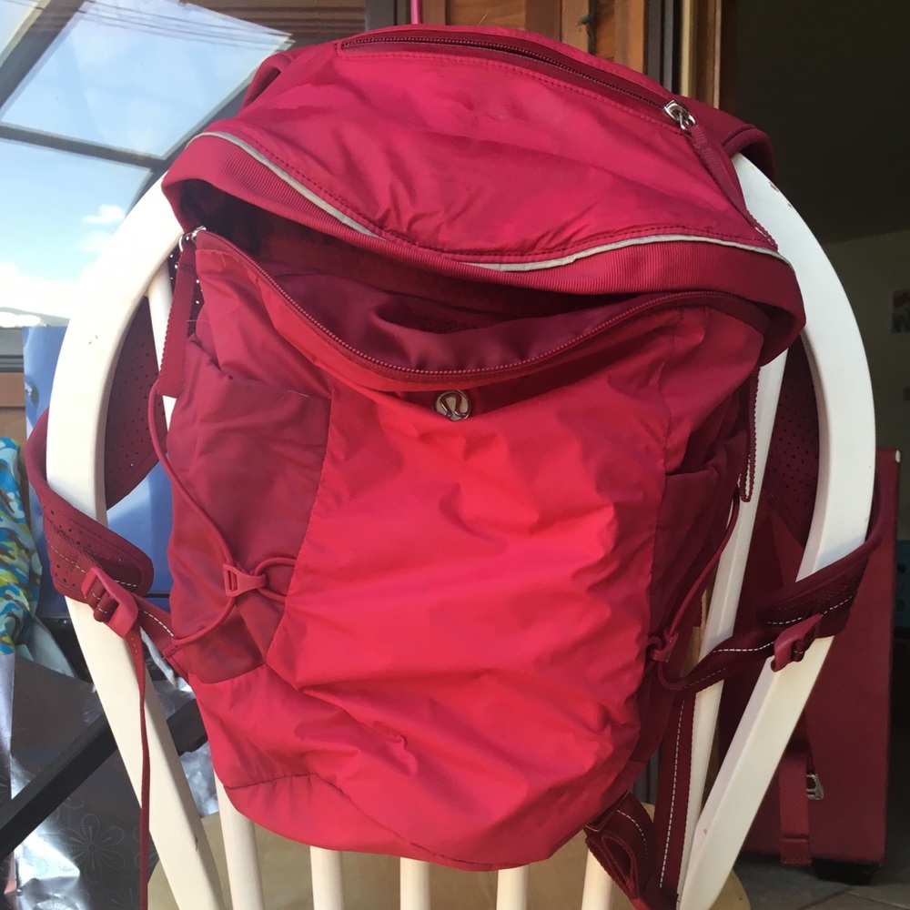 Pink lulu run all day back pack.